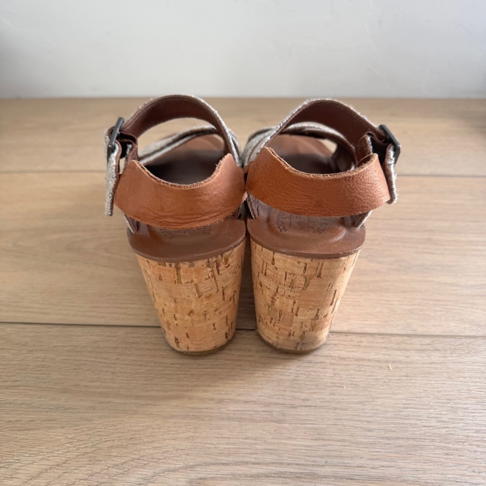 Kork Ease Sundance Ava Wedges Sandals
Size 10
Like new condition - Picture 5 of 7